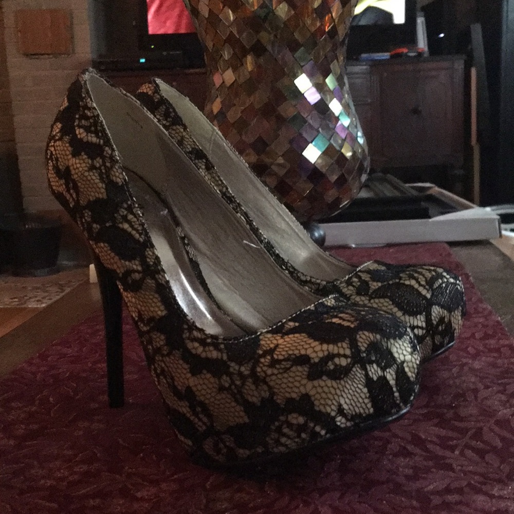 🤩Black lace Charlotte Russe pumps!